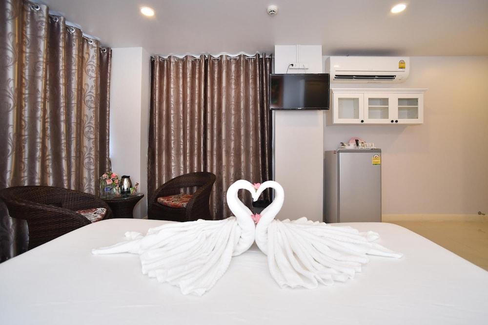 Parvena Hotel Банкок Екстериор снимка