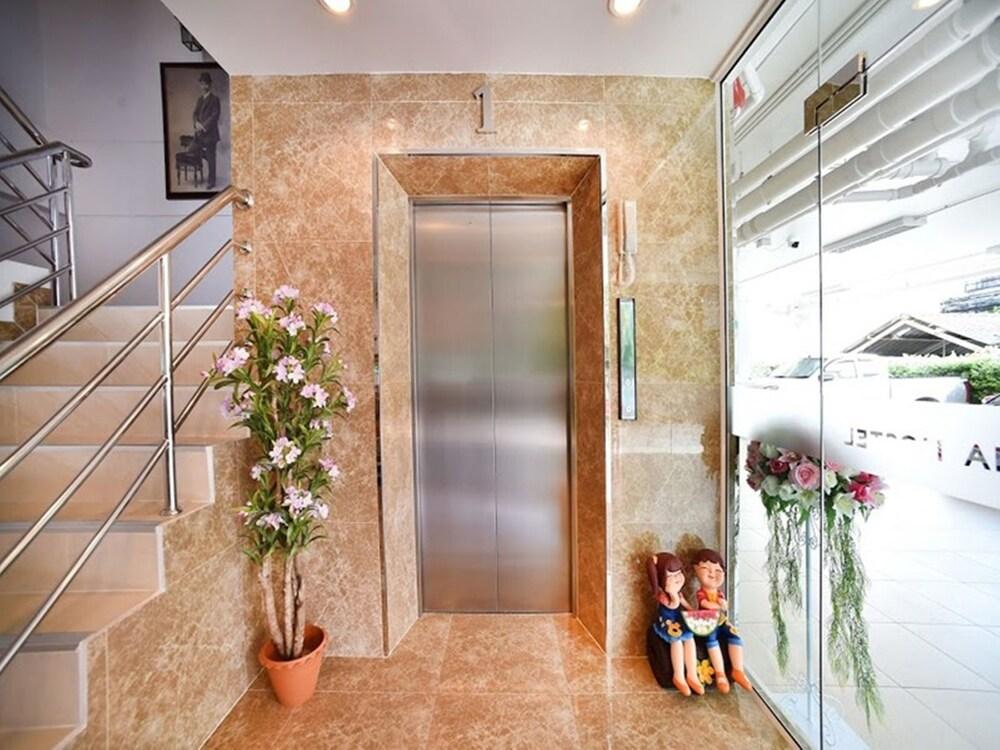 Parvena Hotel Банкок Екстериор снимка